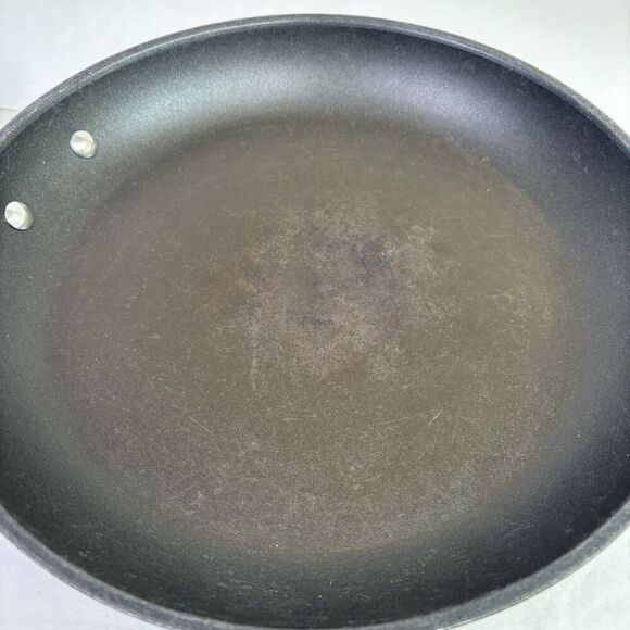 LE CREUSET  Toughened Nonstick PRO 12” Fry Pan 30 CM Gray - Picture 11 of 13